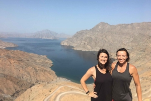 Khasab: Udendørs camping med guidet krydstogt i dhow