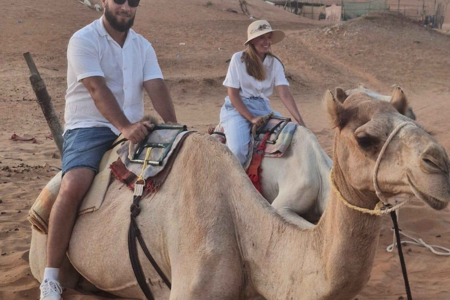 Маскат: Прогулка на верблюдах на закате пустыни Бидия с трансфером