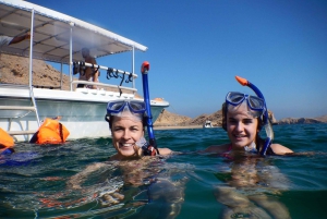 Muscat: Dolphin Watching and Snorkeling Tour