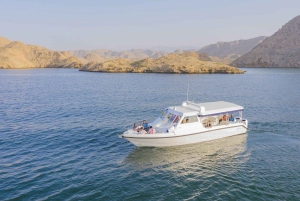 Maskat: Rejs statkiem z przekąskami i obserwacją delfinów