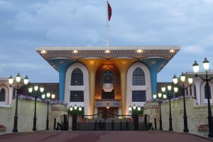 Muscat: byomvisning i gruppe med lokal guide og henting/avlevering