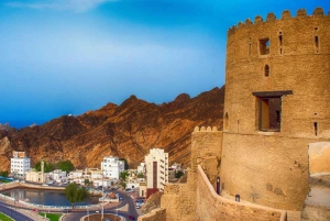 Muscat: byomvisning i gruppe med lokal guide og henting/avlevering