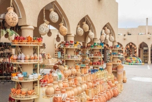 Muscat: Nizwa-fortet og den gamle landsbyen Al Hamra – heldagstur
