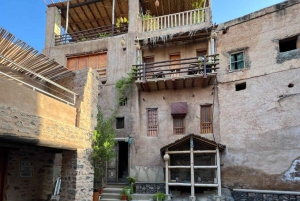 Muscat: Nizwa-fortet og den gamle landsbyen Al Hamra – heldagstur