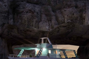 Маскат: круиз на традиционной оманской лодке дау на закате