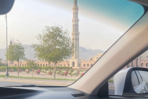 Masqatin sulttaani Qaboosin suurmoskeijan kierros ja omanilainen lounas