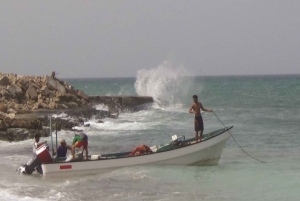 Muscat: Wadi Shab and Bimah Sinkhole Tour with Audio Guide