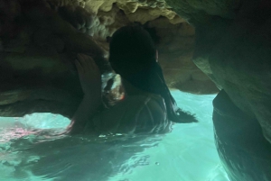 マスカット発：ワディ・シャブ、ロマンチック洞窟、陥没穴 終日ツアー