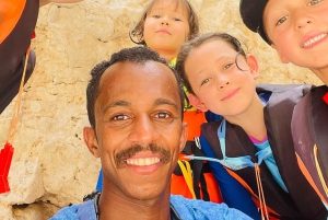 マスカット発：ワディ・シャブ、ロマンチック洞窟、陥没穴 終日ツアー