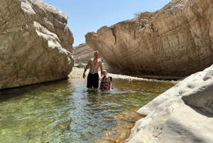 Mascate: excursão guiada em grupo ao deserto de Wahiba e Wadi Bani Khalid