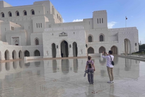 Oman: 4 päivän Wadi, Sur, aavikko, Nizwa ja Muscat -kiertue