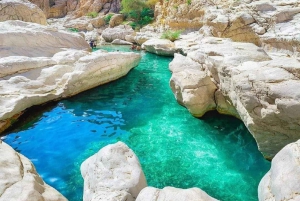 Oman: 4 päivän Wadi, Sur, aavikko, Nizwa ja Muscat -kiertue