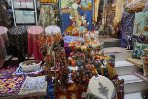 Omã: excursão de aventura de 5 dias com fortes, souqs e montanhas