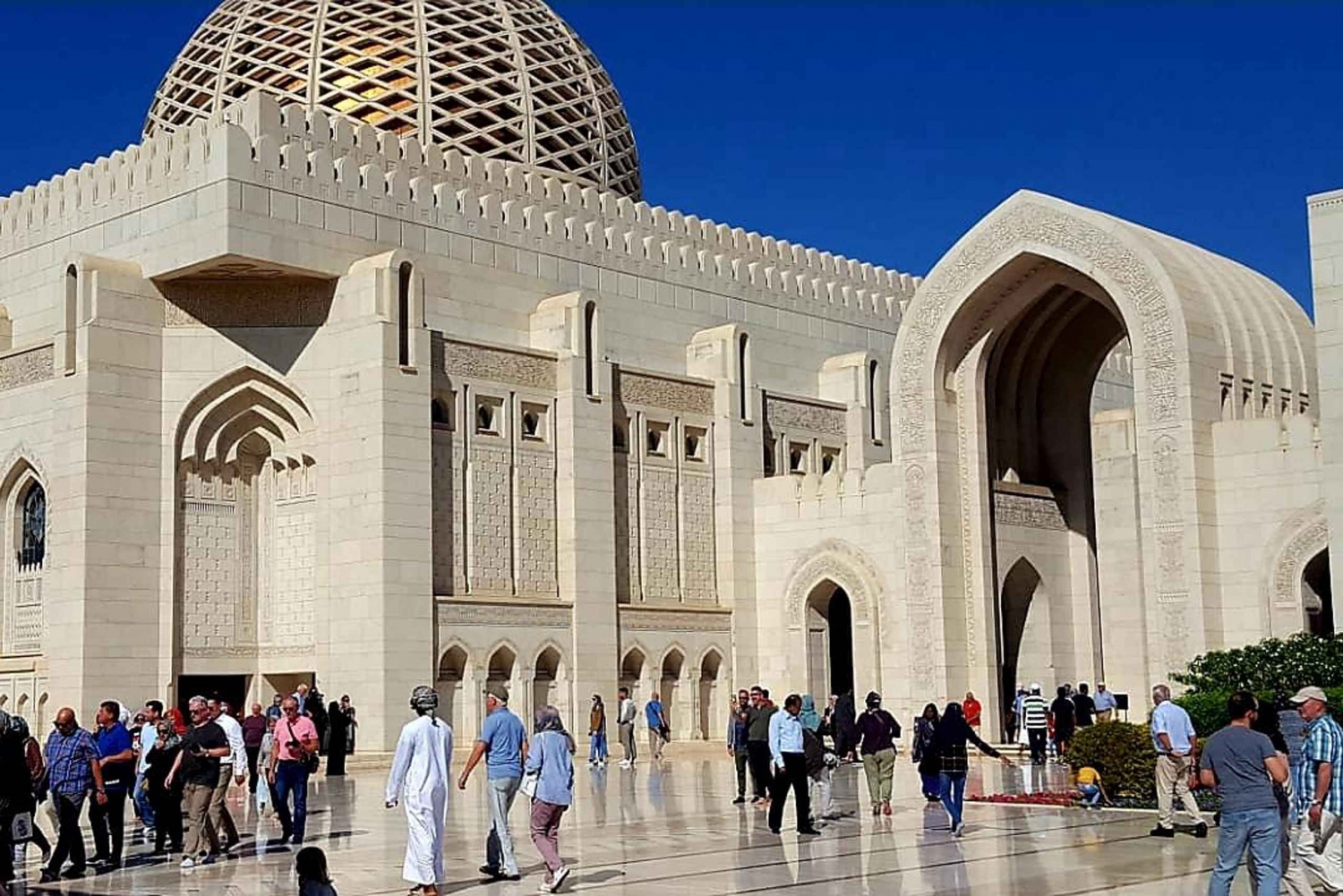 Yksityinen puolen päivän kaupunkikierros Masqatiin (4 tuntia)