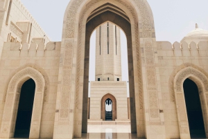 現地のお出迎えスタッフと行くマスカットの夕日と海辺を楽しむプライベートツアー（4時間）