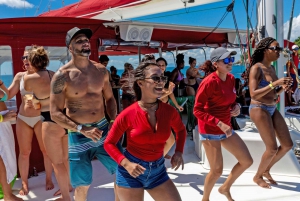 Panama: All-Inclusive Taboga Island Catamaran Cruise