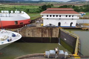 Panama City: Small-Group Miraflores Locks and City Tour