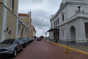 Panama City: Small-Group Miraflores Locks and City Tour