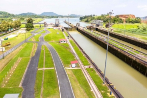 Panama City: Small-Group Miraflores Locks and City Tour