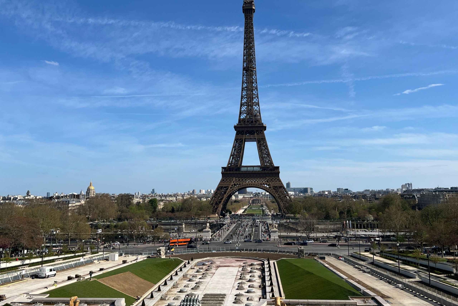 Accès au deuxième étage de la Tour Eiffel ou Sommet