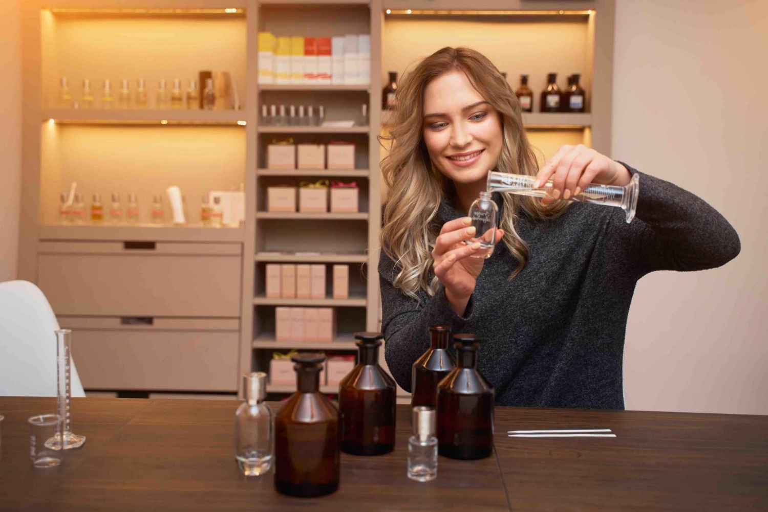 パリ：2時間の香水創作ワークショップ