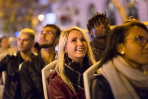 Pariisi: Avoimen bussin panoraamakierros yöllä.