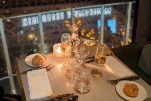 Pariisi: Jouluillallinen samppanjan kera Eiffel-tornissa