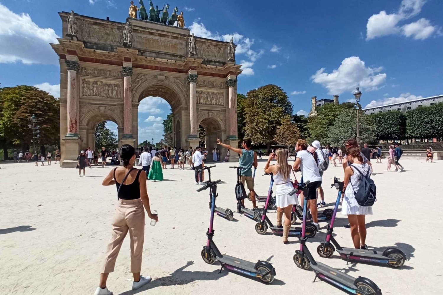 Paris: E-scootertur i lille gruppe med lokal guide