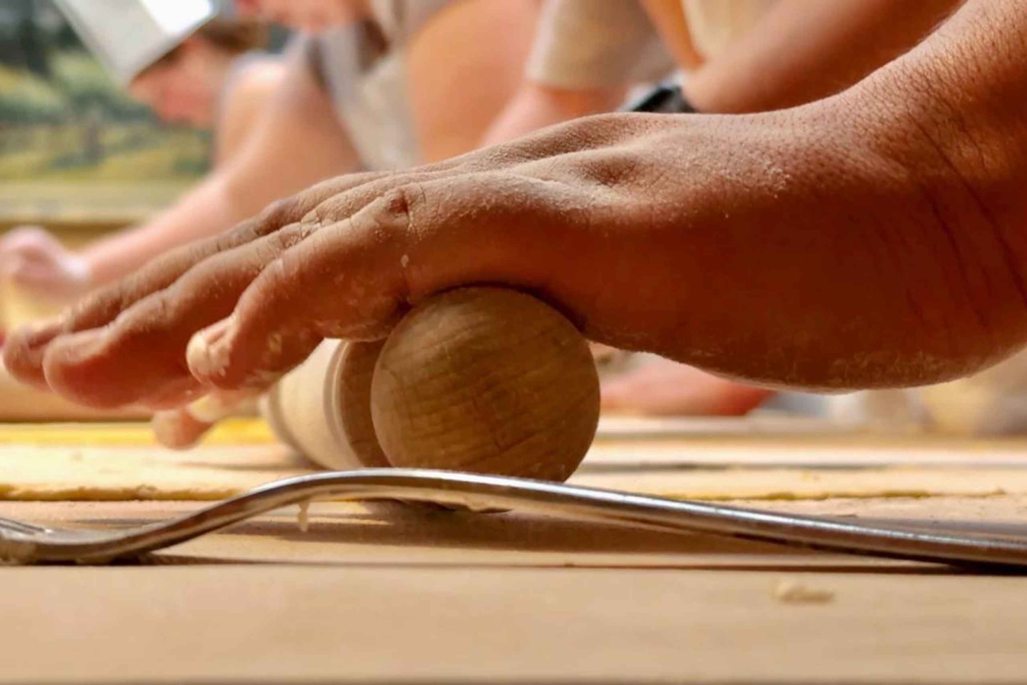 Paris: Croissant-kurs med champagne vid Eiffeltornet