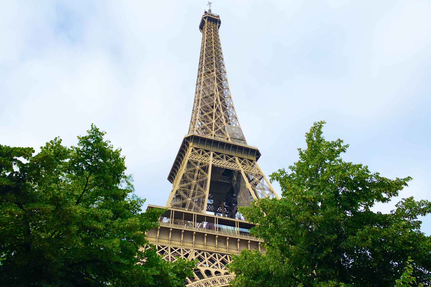 Paris : Ascenseur de la Tour Eiffel 2ème niveau et accès au sommet