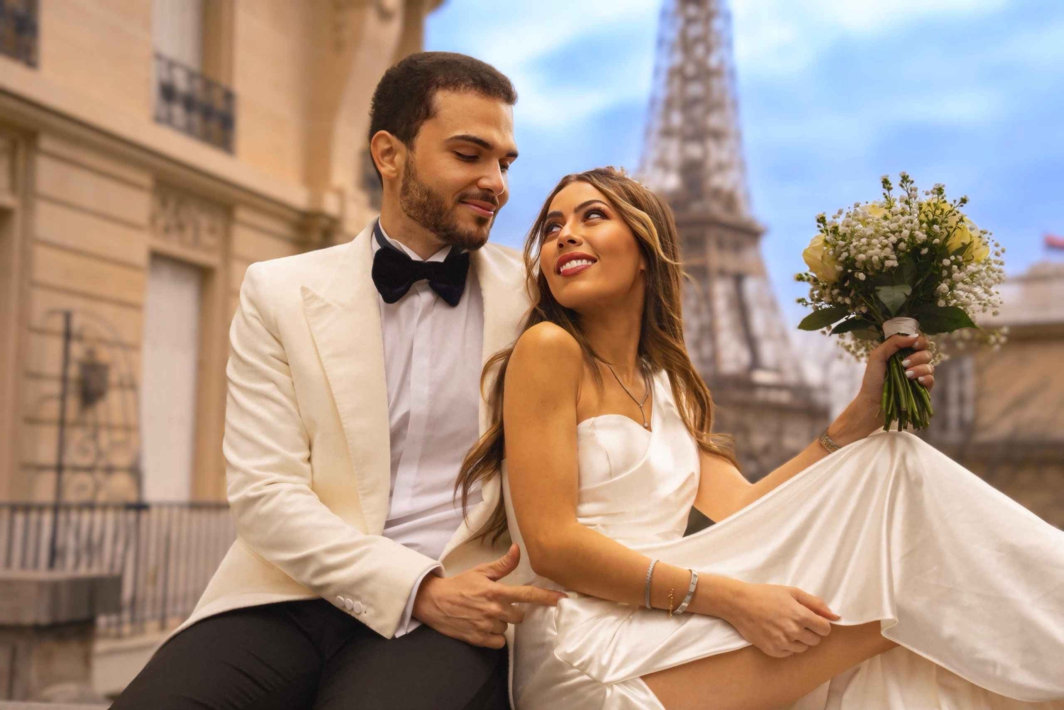 Pariisi: Eiffel-torni ja Louvre – valokuvaus (huippuluokan muokkaukset)