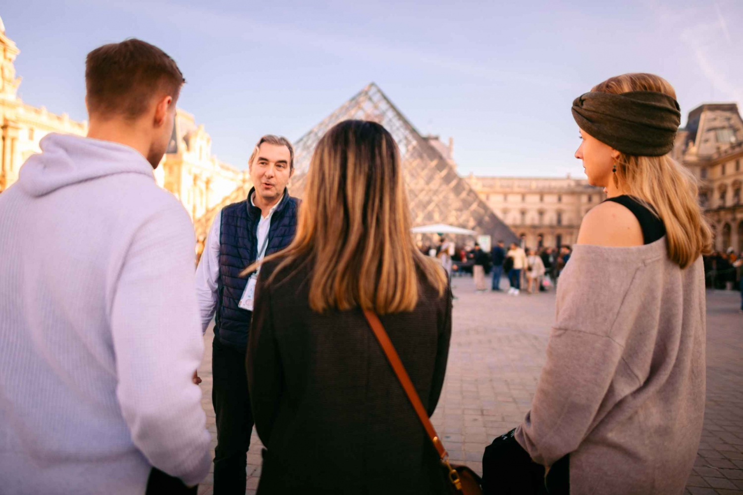 Visita guiada semiprivada exclusiva al Louvre de París. Máximo 6 personas.