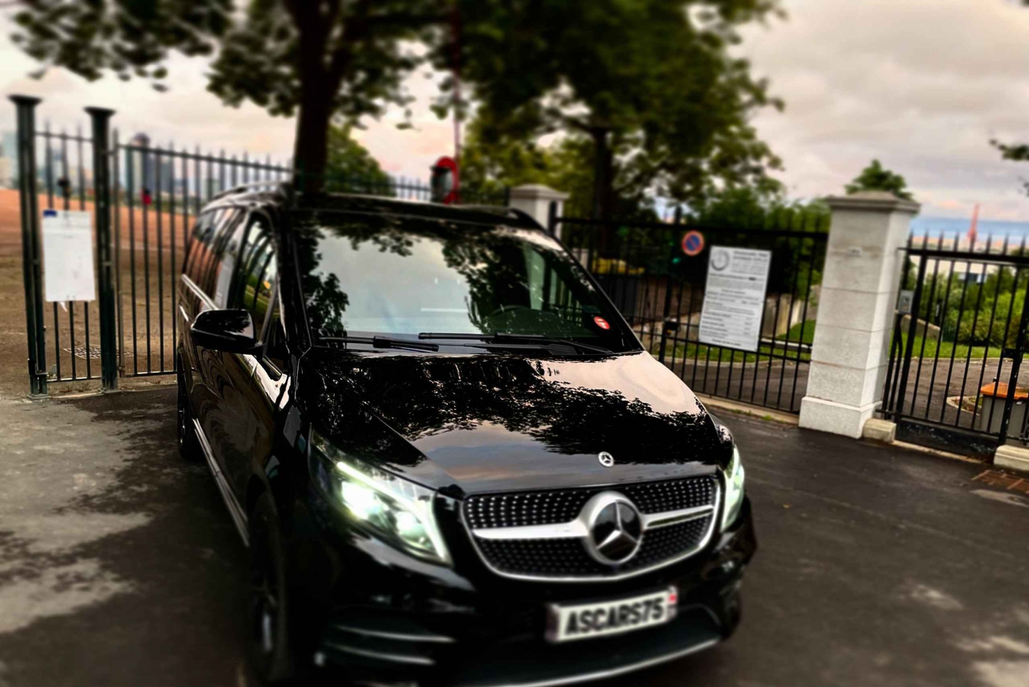 Pariisi: luksuskyyti VAN cdg:stä Pariisiin tai Pariisista cdg:lle