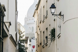 パリ：地元ガイドと一緒にモンマルトルの隠れた名所を巡るウォーキングツアー