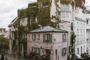 パリ：地元ガイドと一緒にモンマルトルの隠れた名所を巡るウォーキングツアー