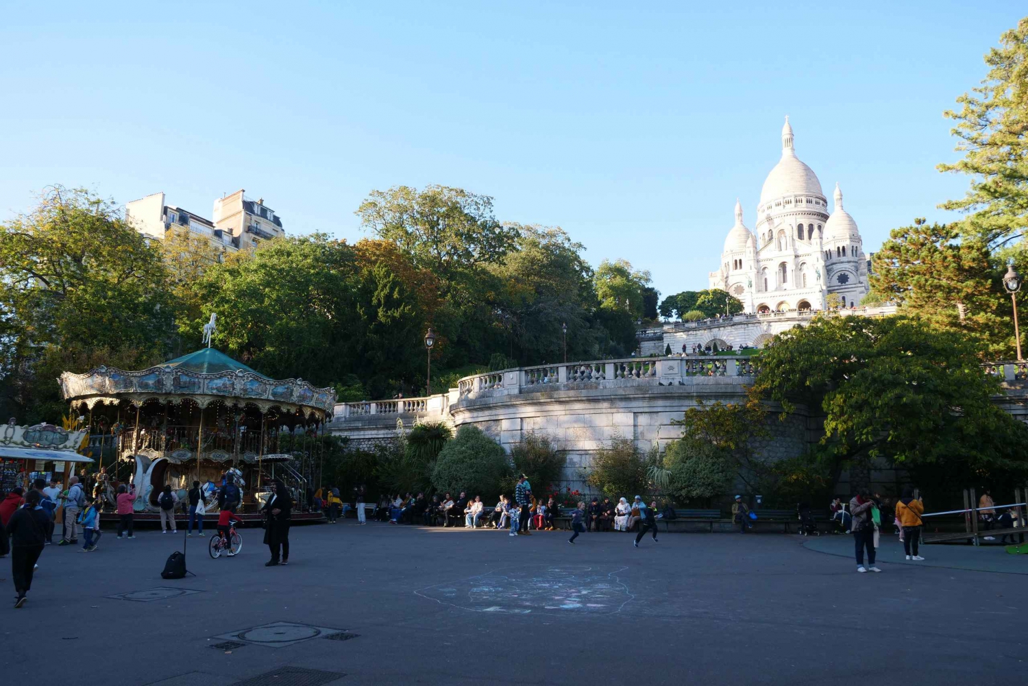 París: Visita obligada a pie por Montmartre con un guía local