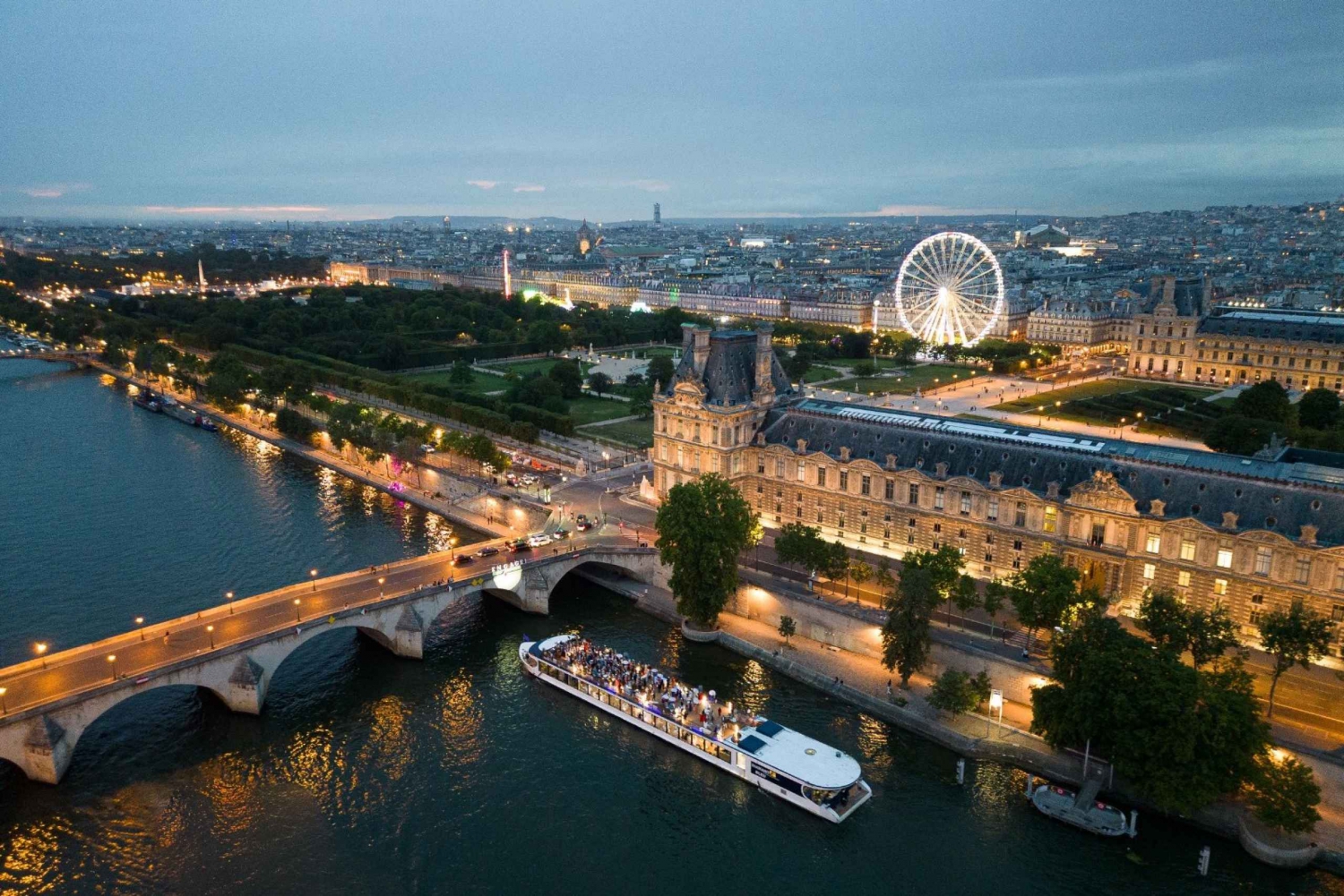 Paris : Dîner-croisière spécial Nouvel An Diamant Bleu