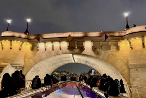 Париж: Ночной круиз по Сене с дегустацией вафель