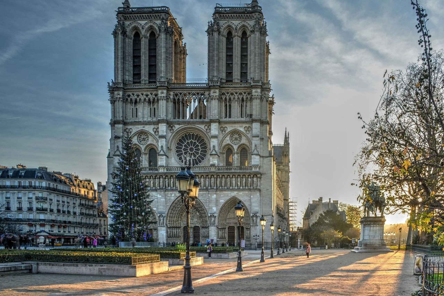 Paris: Notre Dame Reserved Access & Interior Guided Visit