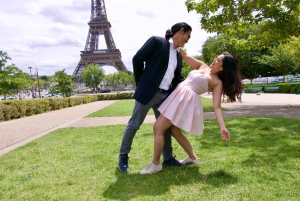 Paris : séance photo professionnelle privée à la tour Eiffel