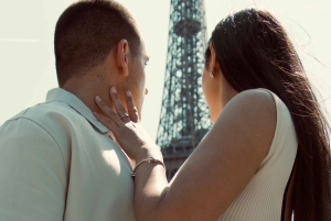 Paris : séance photo professionnelle privée à la tour Eiffel