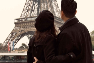 Paris : séance photo professionnelle privée à la tour Eiffel