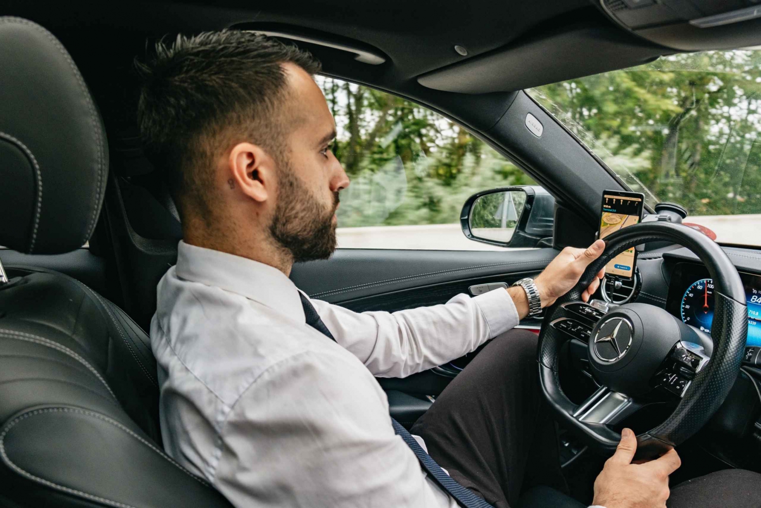 Paris: Standard Private Transfer to/from CDG Airport