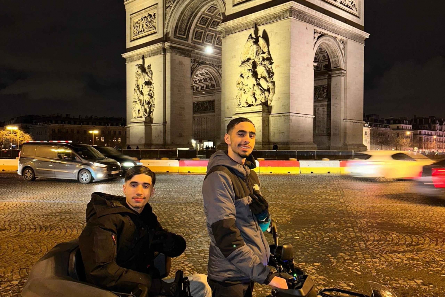 Paris: Destaques da cidade: tour guiado na cidade em um quadriciclo