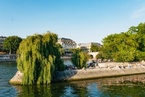 パリ：セーヌ川のパノラマビューディナークルーズ