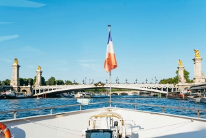 パリ：セーヌ川のパノラマビューディナークルーズ