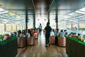 パリ：セーヌ川のパノラマビューディナークルーズ