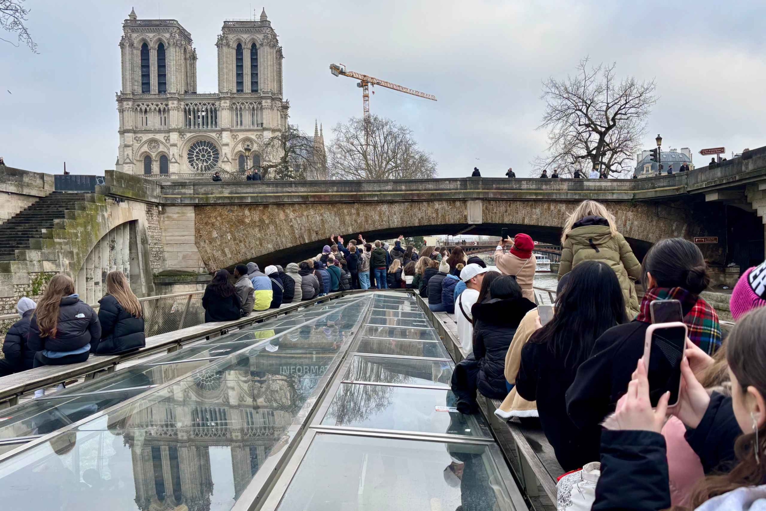 Paris - en sightseeingkryssning Sightseeingkryssning med frågesporten 'Les Incollables