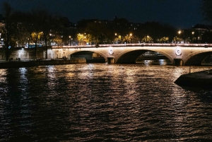 Paris: Dunkle Geschichte und geisterhafte Tour mit Guide