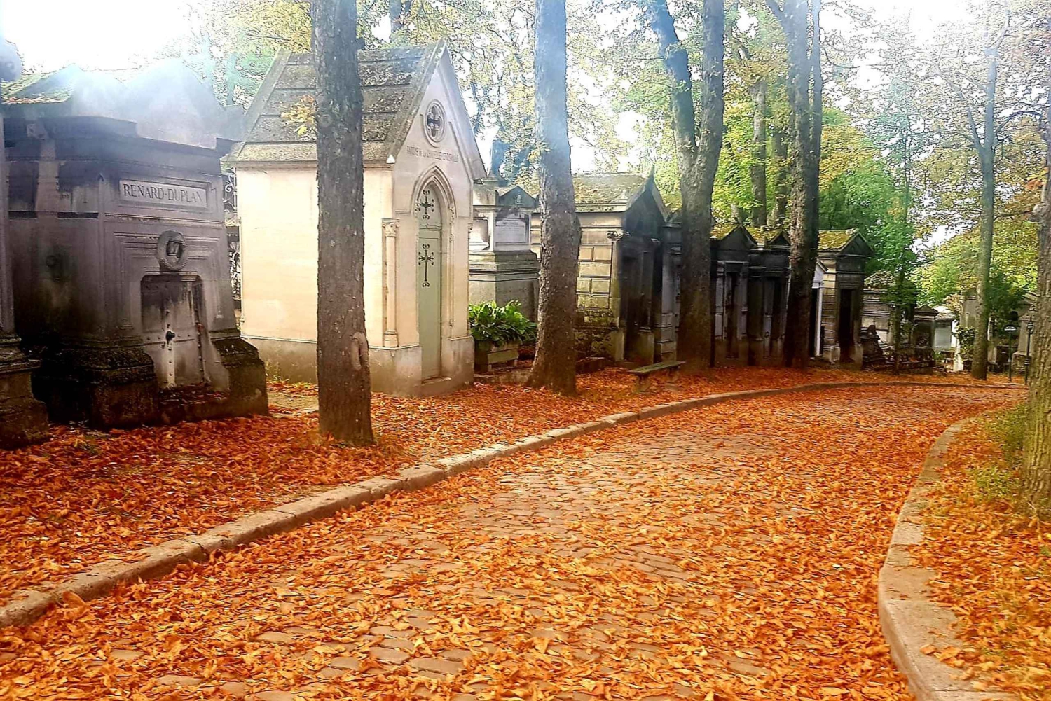 Père-Lachaise: verhalen en mysteries verteld door een acteur